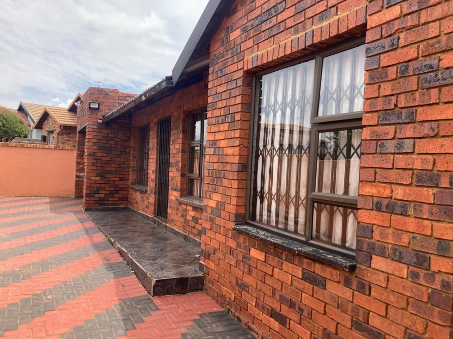 3 Bedroom Property for Sale in Protea Glen Gauteng
