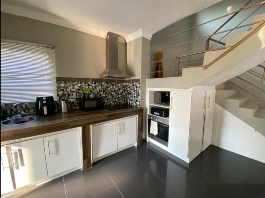 6 Bedroom Property for Sale in Theresa Park Gauteng