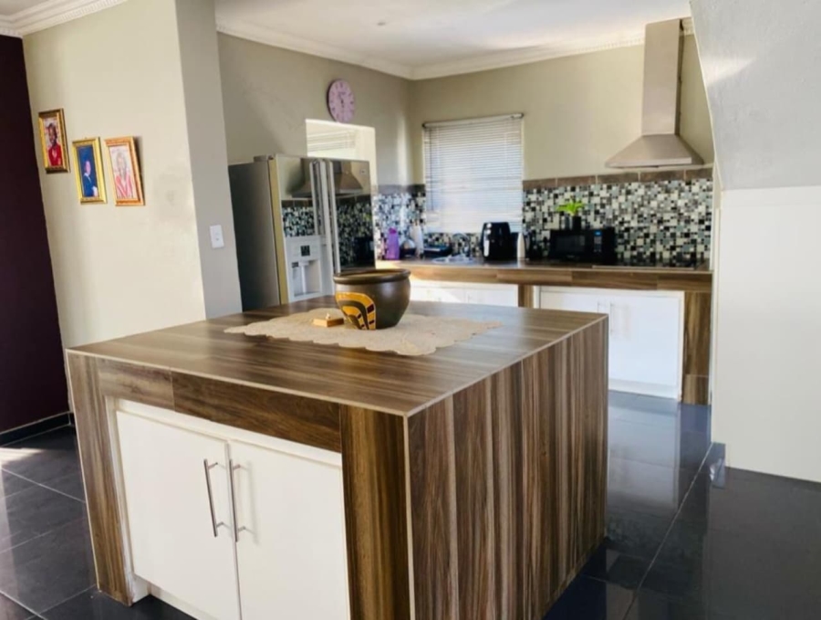 6 Bedroom Property for Sale in Theresa Park Gauteng