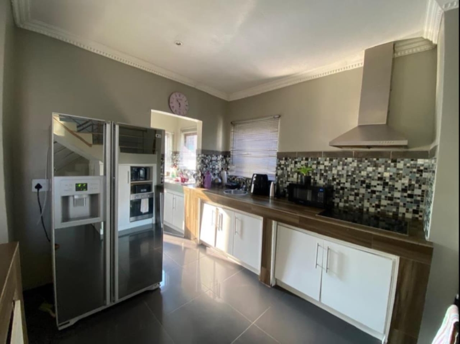 6 Bedroom Property for Sale in Theresa Park Gauteng