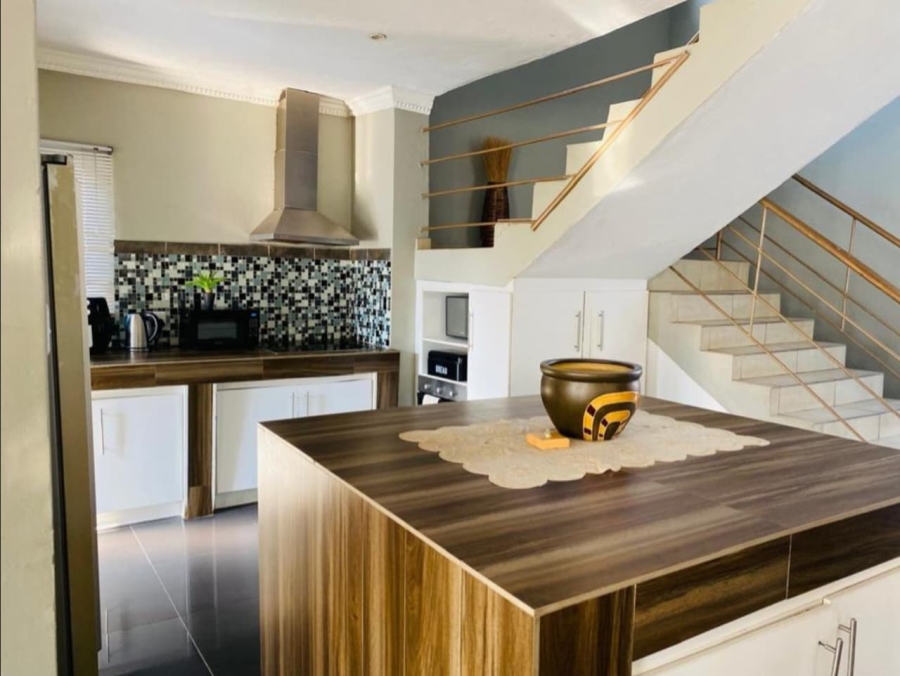 6 Bedroom Property for Sale in Theresa Park Gauteng