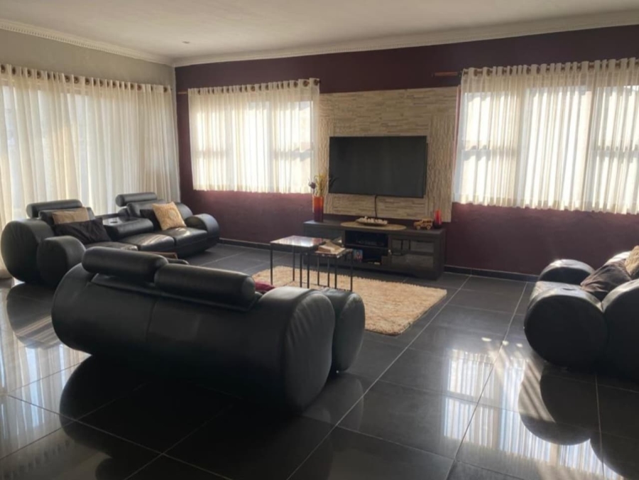 6 Bedroom Property for Sale in Theresa Park Gauteng