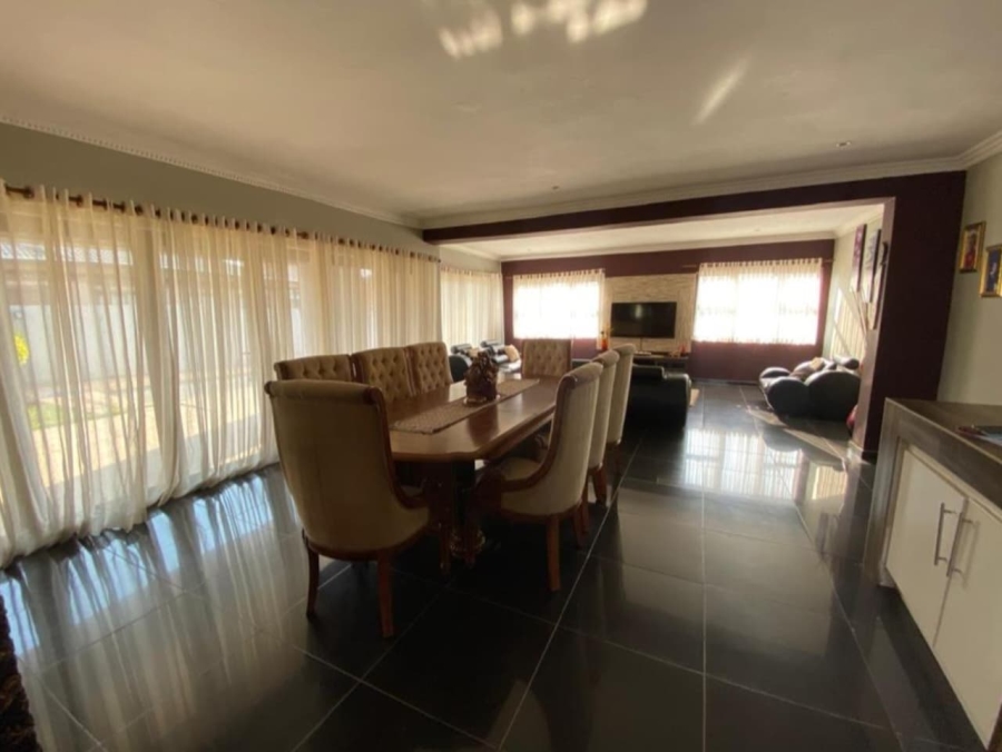 6 Bedroom Property for Sale in Theresa Park Gauteng