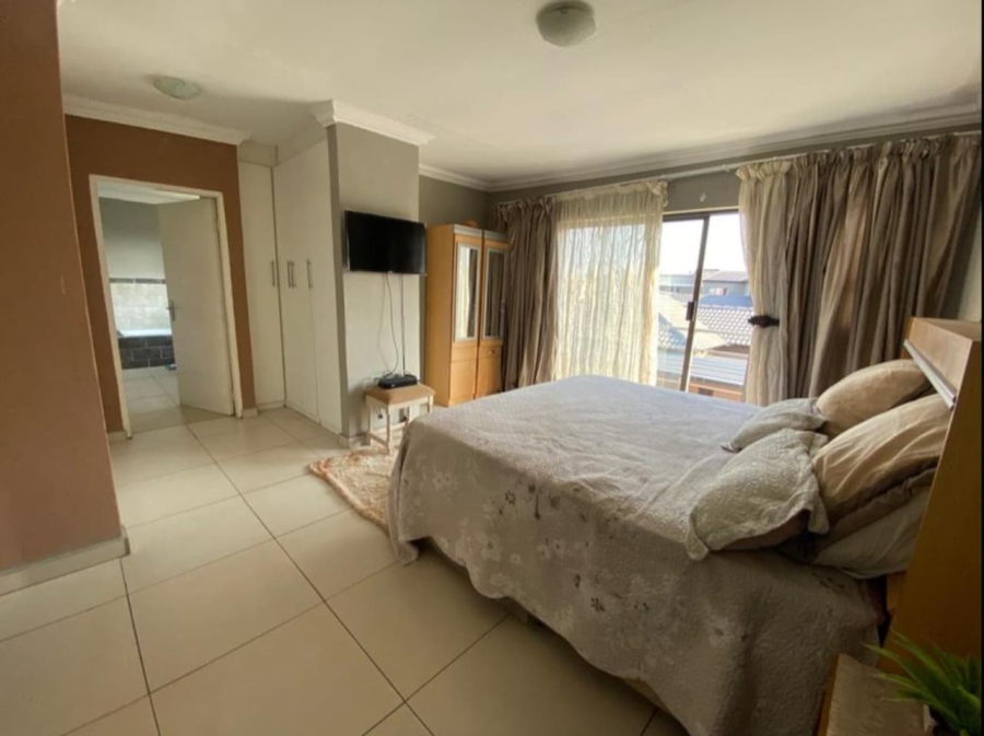 6 Bedroom Property for Sale in Theresa Park Gauteng