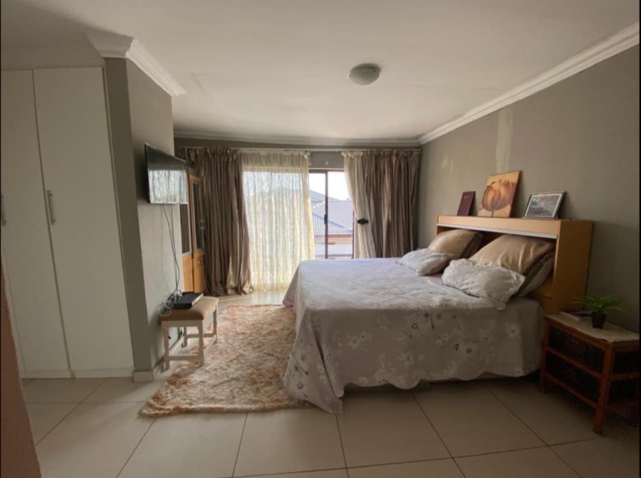 6 Bedroom Property for Sale in Theresa Park Gauteng