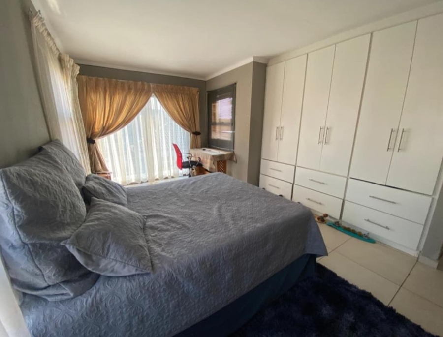 6 Bedroom Property for Sale in Theresa Park Gauteng