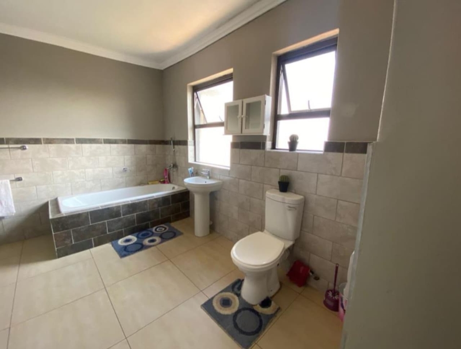 6 Bedroom Property for Sale in Theresa Park Gauteng