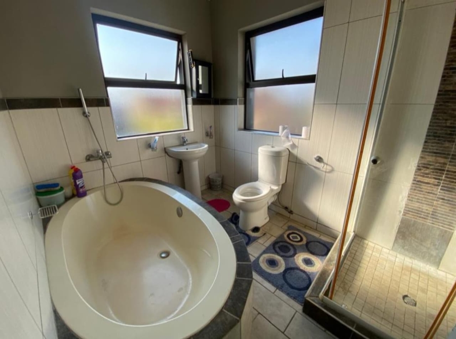 6 Bedroom Property for Sale in Theresa Park Gauteng