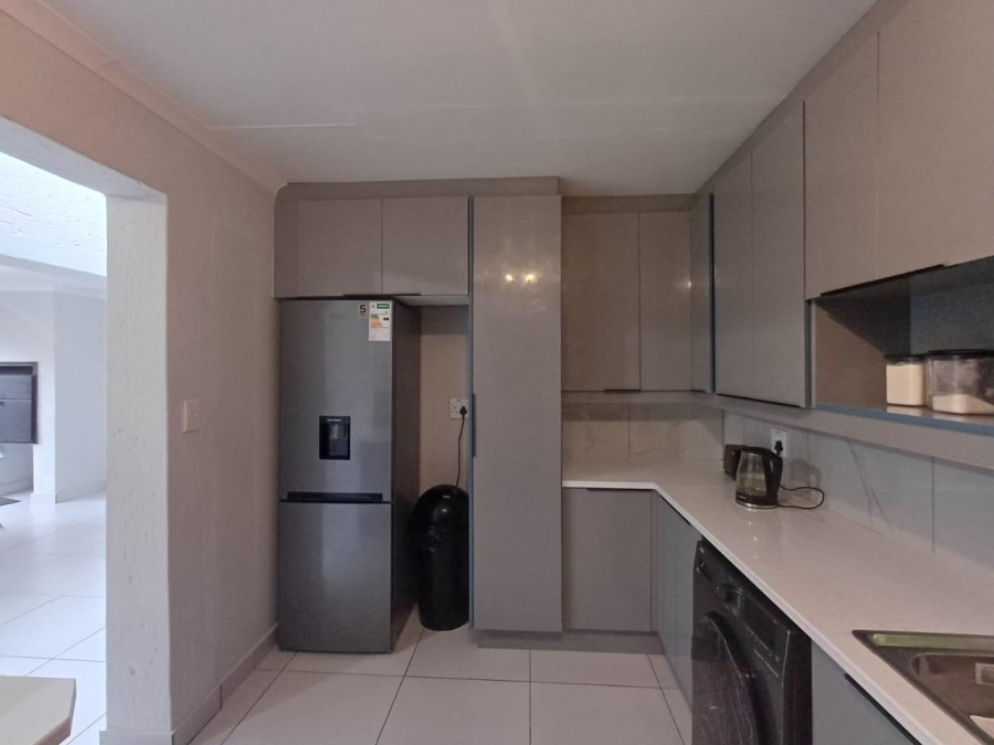 To Let 4 Bedroom Property for Rent in Sunninghill Gauteng