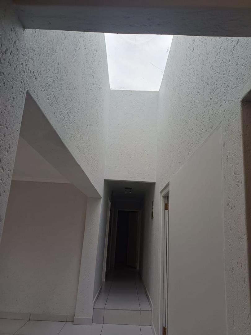 To Let 4 Bedroom Property for Rent in Sunninghill Gauteng