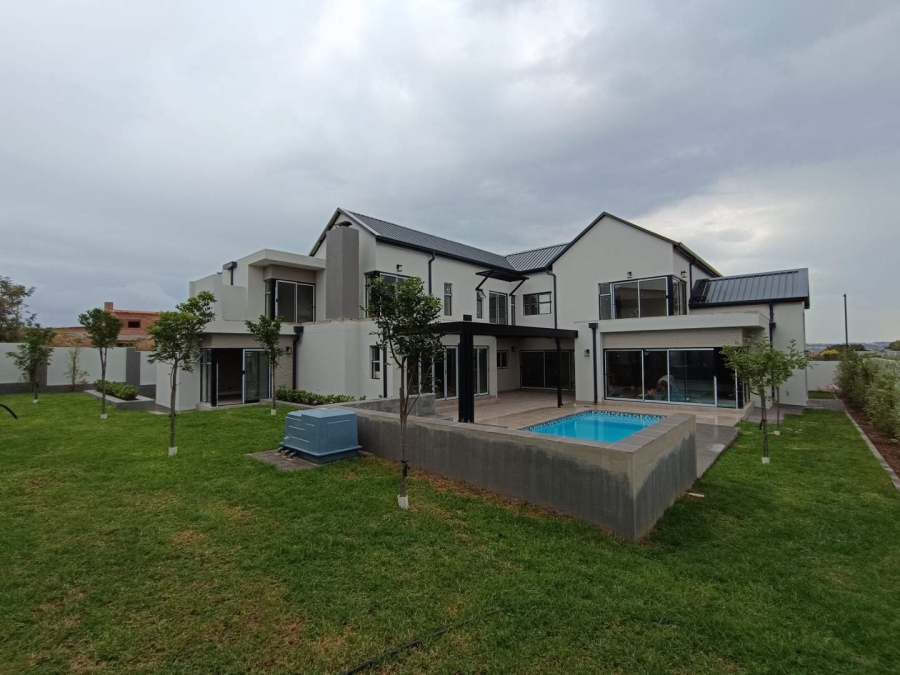 5 Bedroom Property for Sale in Midstream Heights Gauteng