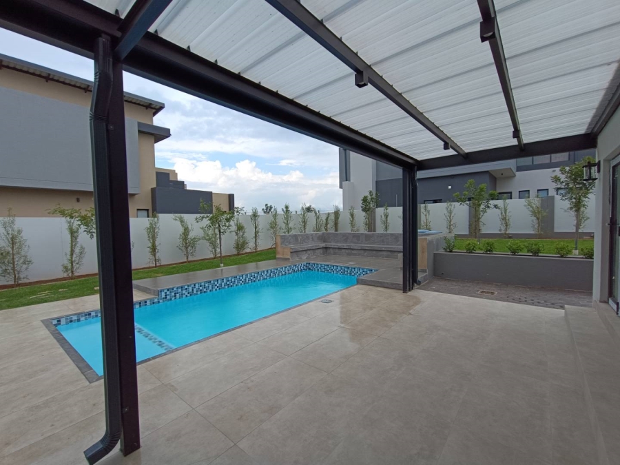 5 Bedroom Property for Sale in Midstream Heights Gauteng