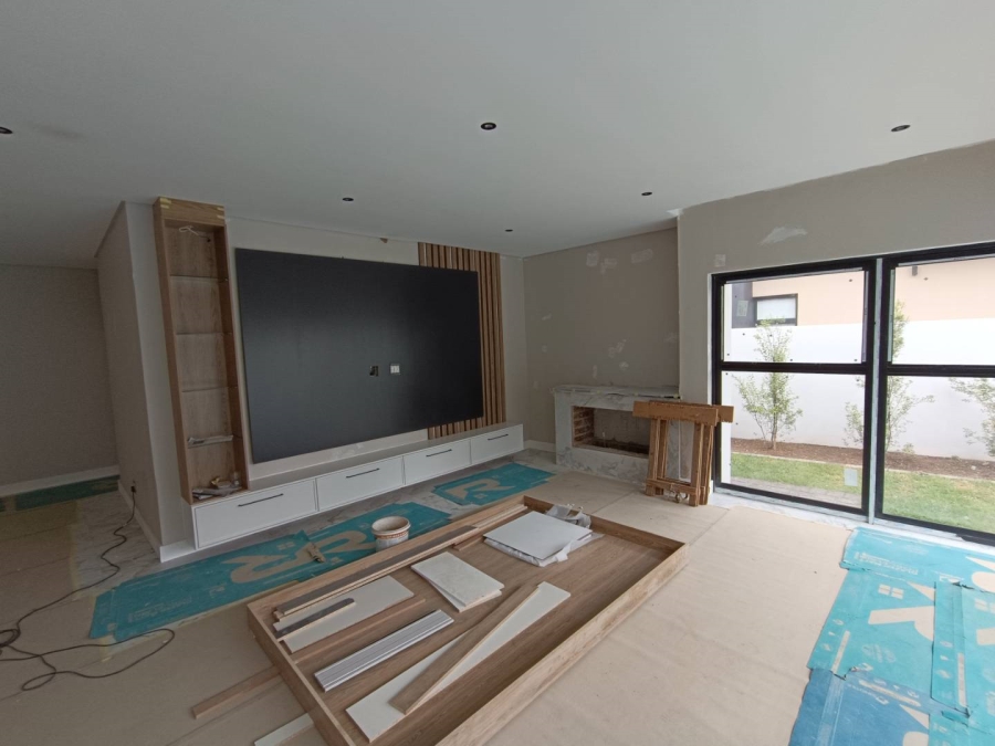 5 Bedroom Property for Sale in Midstream Heights Gauteng