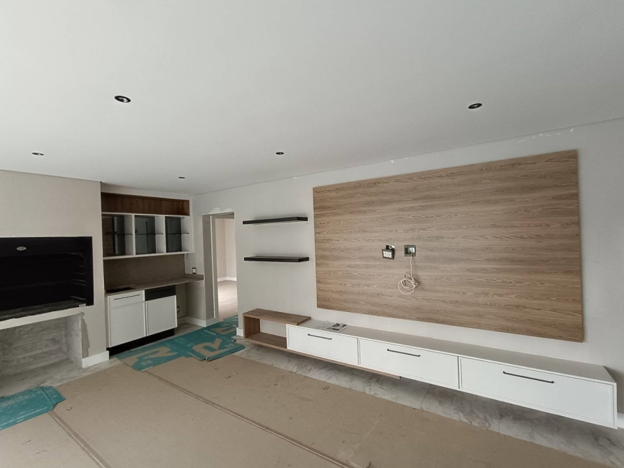5 Bedroom Property for Sale in Midstream Heights Gauteng
