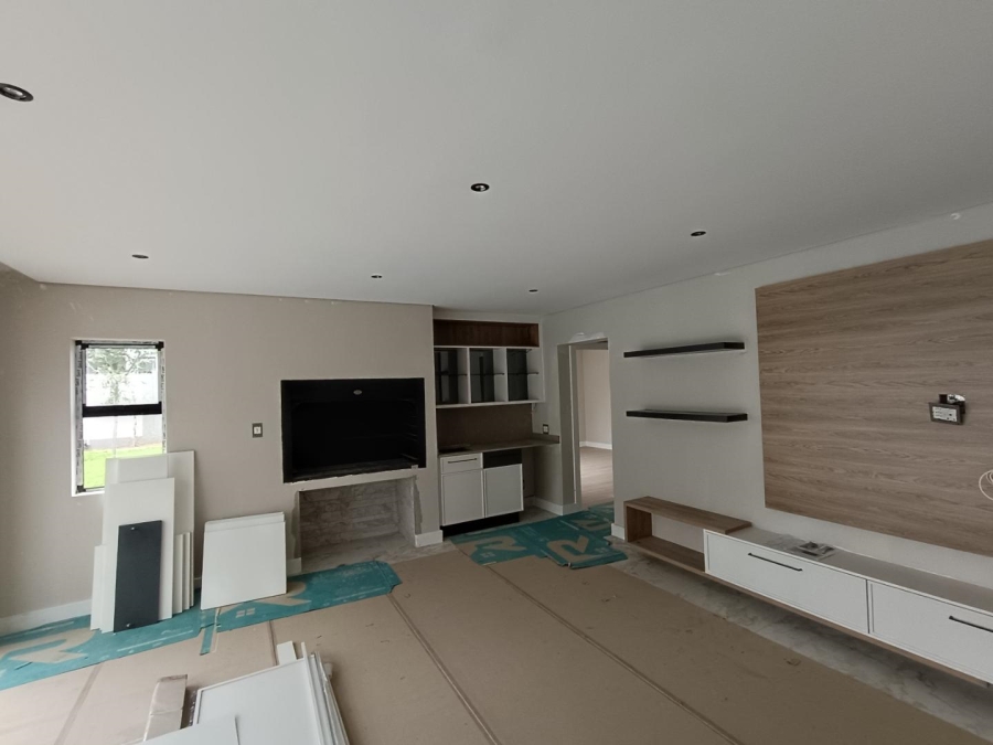 5 Bedroom Property for Sale in Midstream Heights Gauteng