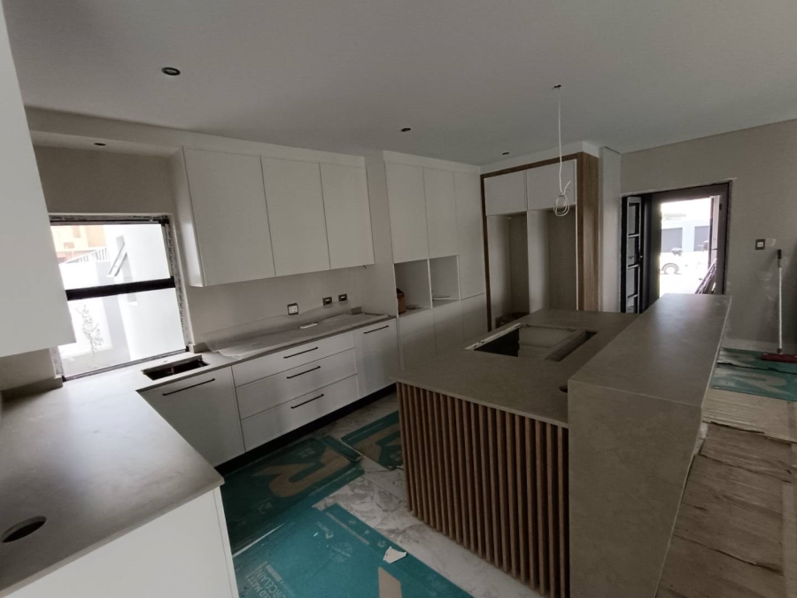 5 Bedroom Property for Sale in Midstream Heights Gauteng