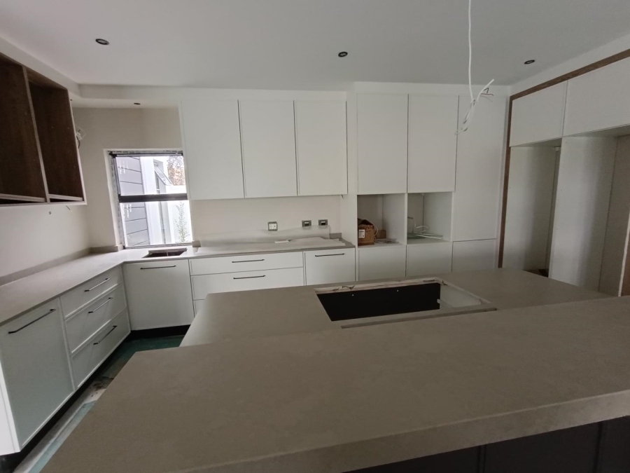 5 Bedroom Property for Sale in Midstream Heights Gauteng