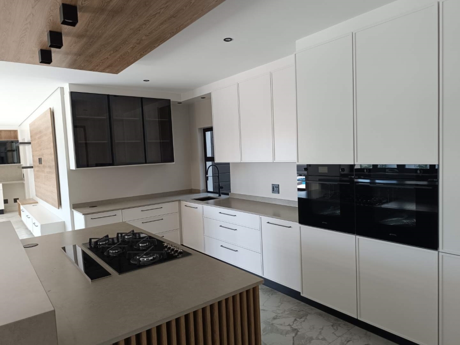 5 Bedroom Property for Sale in Midstream Heights Gauteng