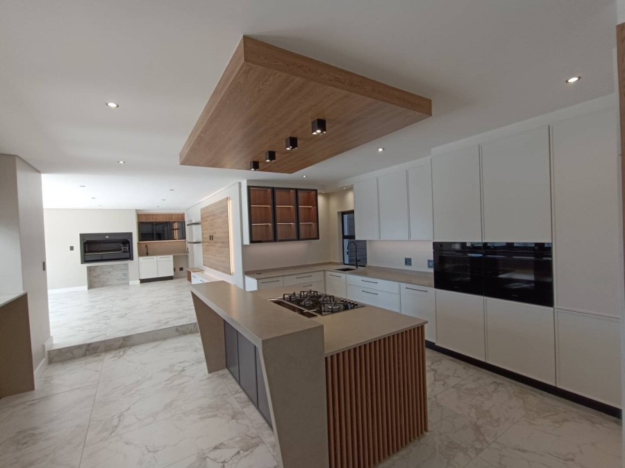 5 Bedroom Property for Sale in Midstream Heights Gauteng