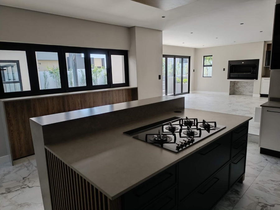 5 Bedroom Property for Sale in Midstream Heights Gauteng