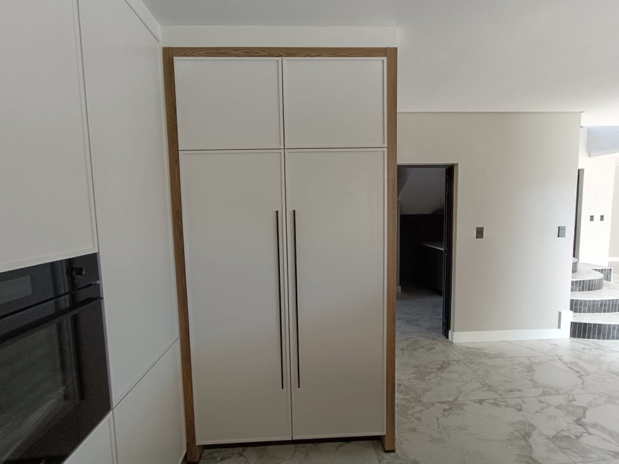 5 Bedroom Property for Sale in Midstream Heights Gauteng