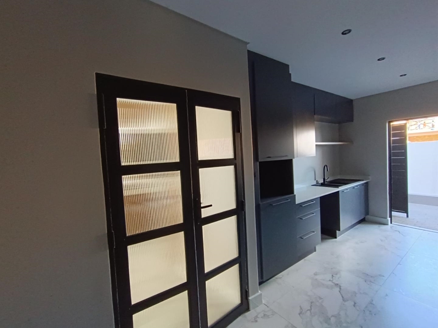 5 Bedroom Property for Sale in Midstream Heights Gauteng