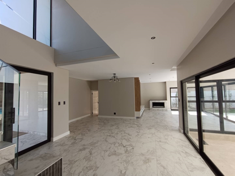 5 Bedroom Property for Sale in Midstream Heights Gauteng