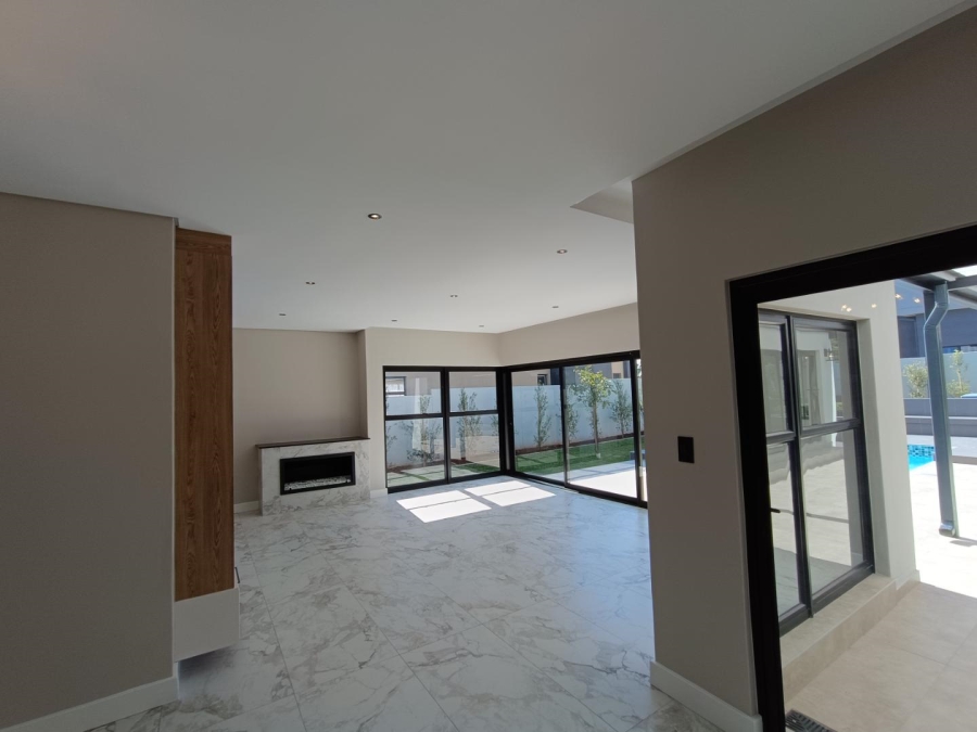 5 Bedroom Property for Sale in Midstream Heights Gauteng