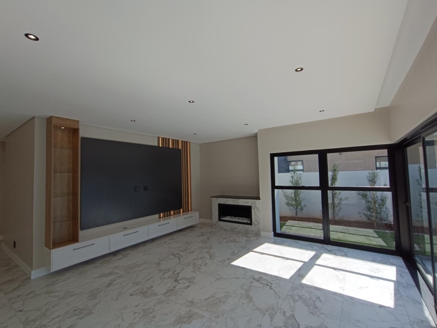 5 Bedroom Property for Sale in Midstream Heights Gauteng