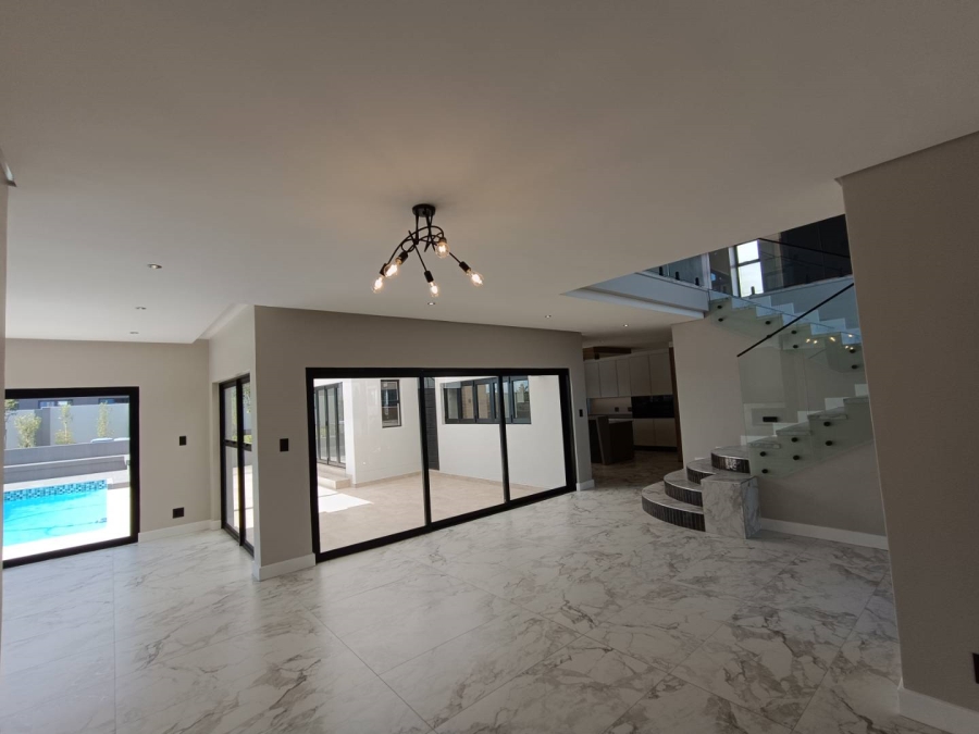 5 Bedroom Property for Sale in Midstream Heights Gauteng