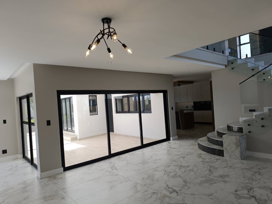 5 Bedroom Property for Sale in Midstream Heights Gauteng