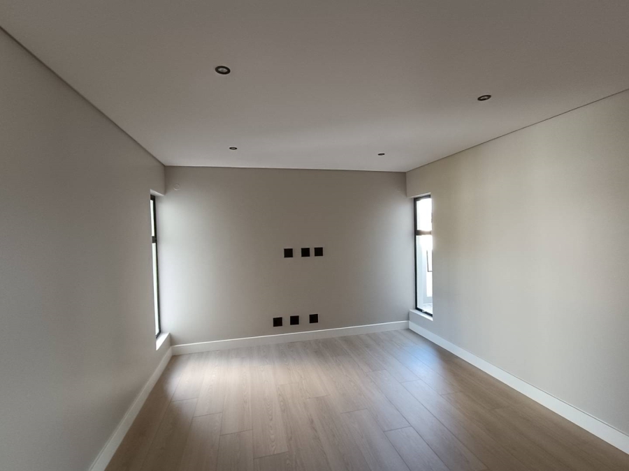 5 Bedroom Property for Sale in Midstream Heights Gauteng
