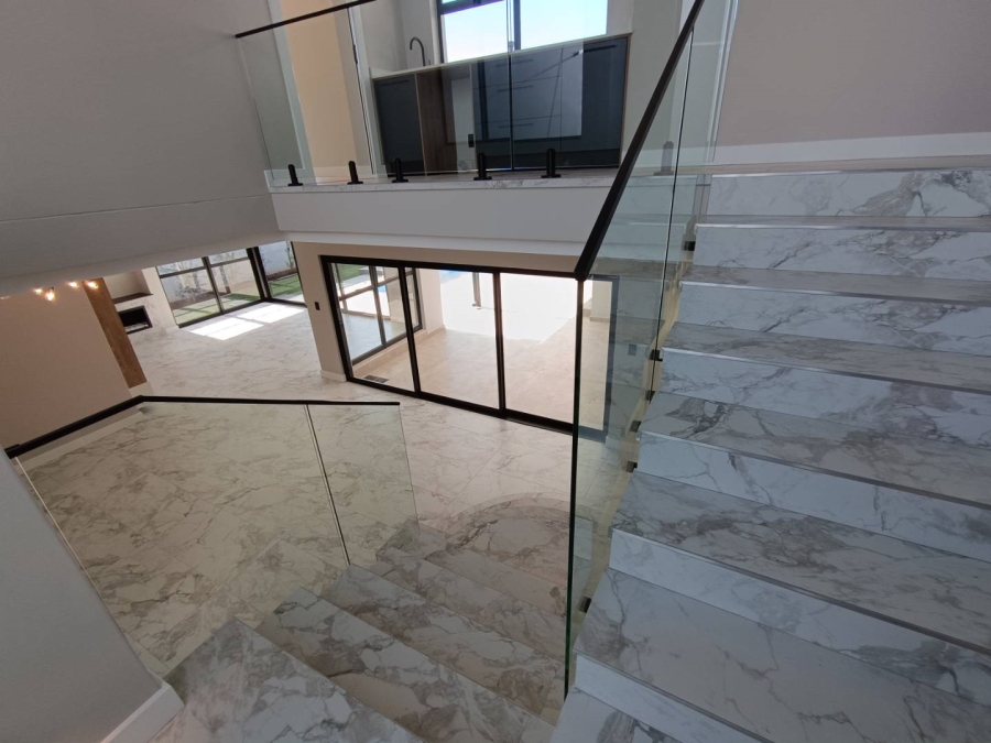 5 Bedroom Property for Sale in Midstream Heights Gauteng