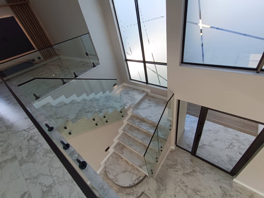5 Bedroom Property for Sale in Midstream Heights Gauteng