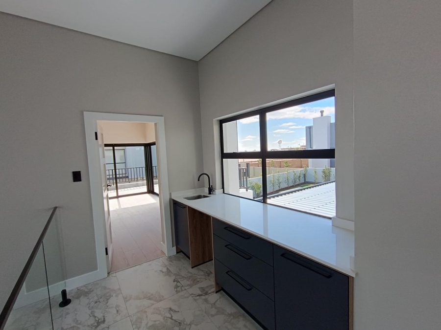5 Bedroom Property for Sale in Midstream Heights Gauteng