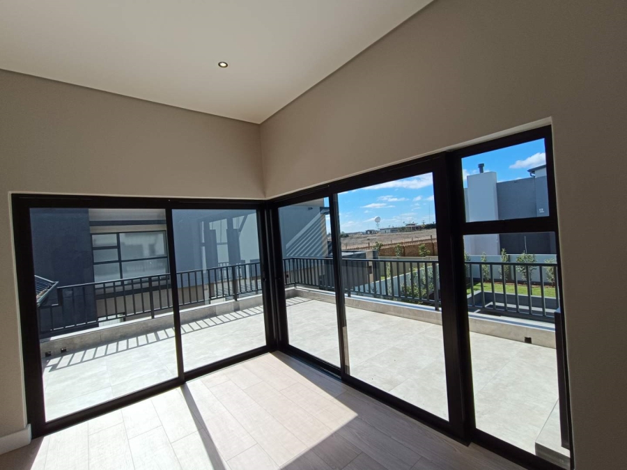 5 Bedroom Property for Sale in Midstream Heights Gauteng