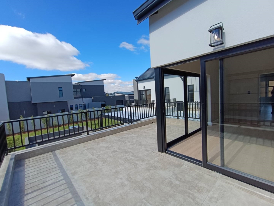 5 Bedroom Property for Sale in Midstream Heights Gauteng