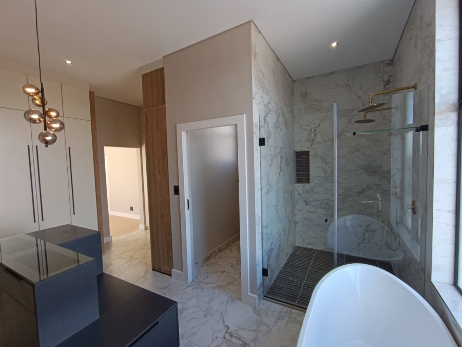 5 Bedroom Property for Sale in Midstream Heights Gauteng