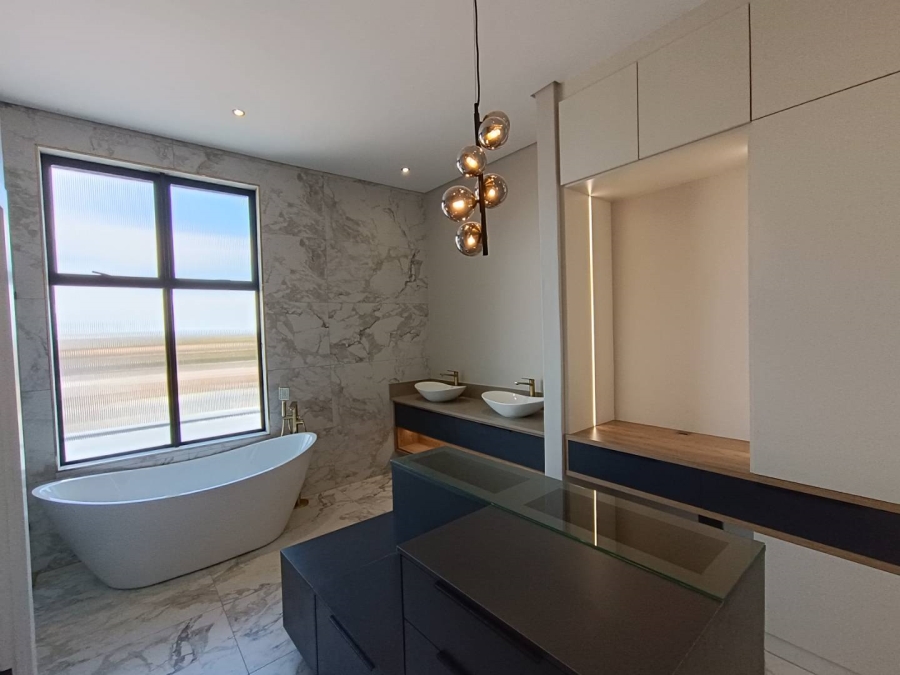 5 Bedroom Property for Sale in Midstream Heights Gauteng