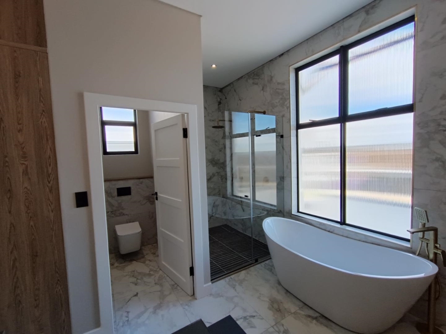 5 Bedroom Property for Sale in Midstream Heights Gauteng