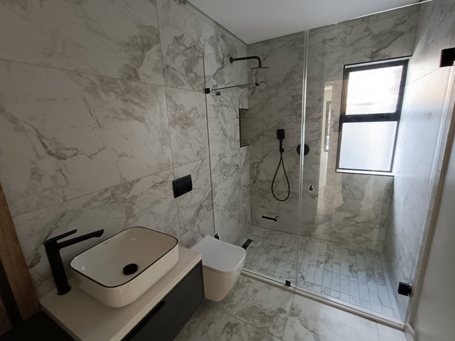 5 Bedroom Property for Sale in Midstream Heights Gauteng