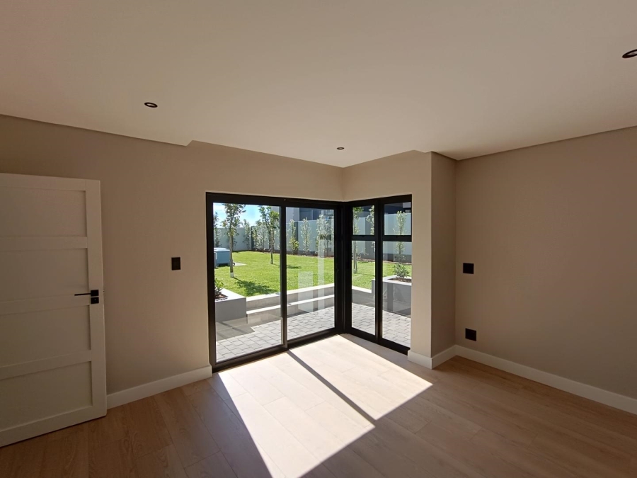 5 Bedroom Property for Sale in Midstream Heights Gauteng