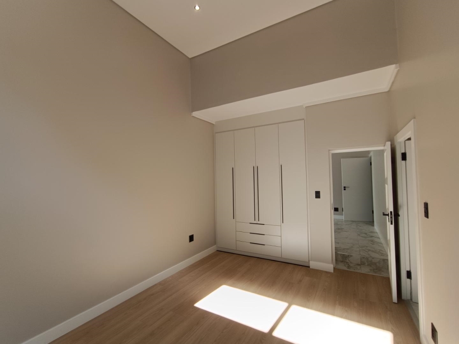5 Bedroom Property for Sale in Midstream Heights Gauteng