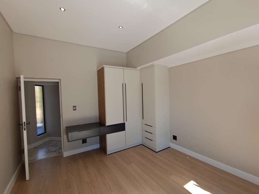 5 Bedroom Property for Sale in Midstream Heights Gauteng