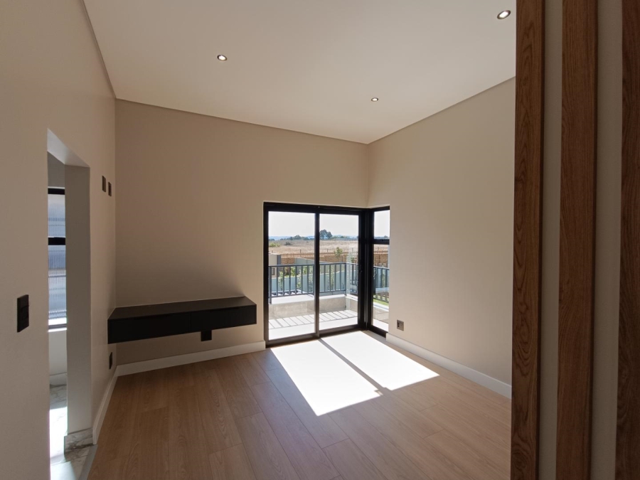 5 Bedroom Property for Sale in Midstream Heights Gauteng