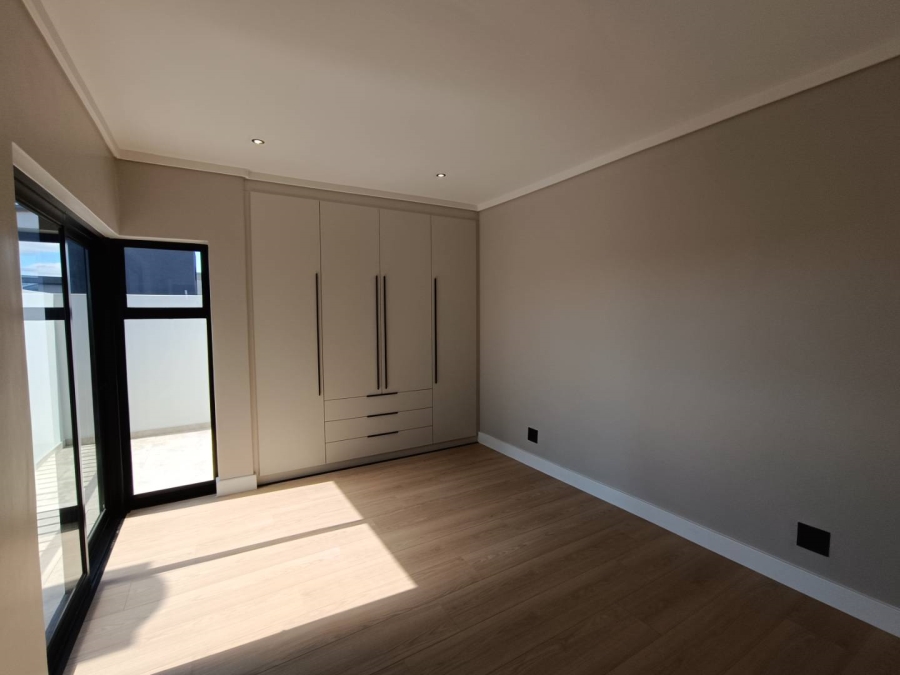 5 Bedroom Property for Sale in Midstream Heights Gauteng