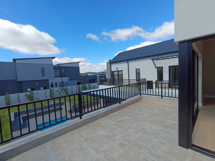 5 Bedroom Property for Sale in Midstream Heights Gauteng