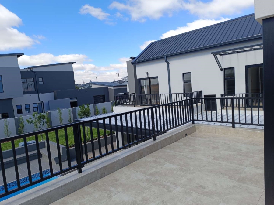 5 Bedroom Property for Sale in Midstream Heights Gauteng