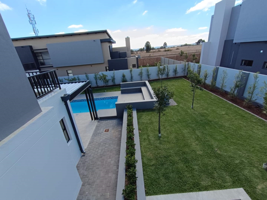 5 Bedroom Property for Sale in Midstream Heights Gauteng