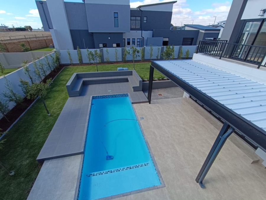 5 Bedroom Property for Sale in Midstream Heights Gauteng